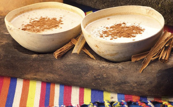 Chilate bebida de atole y cacao para acompañar los tamalitos de navidad