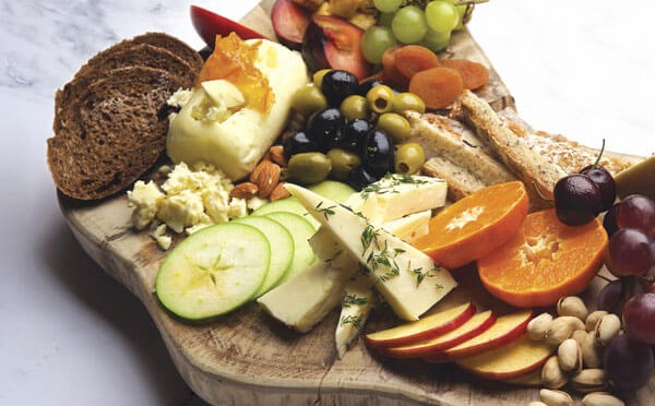 Tabla Rústica un excelente centro de mesa para picar antes de la cena